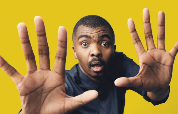 Read more about the article Loyiso Gola Biography: Age, Net Worth, Career, and Comedy Style