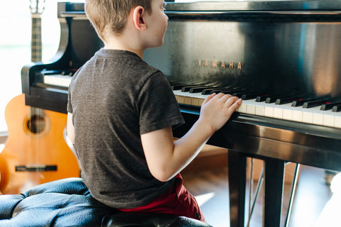 Read more about the article Mastering Music: Tips for Improving Your Instrumental Skills