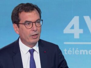 Read more about the article Transparence salariale : un projet de loi «transmis au Conseil d’État au plus tard» dimanche 7 juin, annonce Farandou